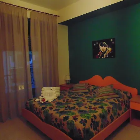 Bed & Breakfast Art & Music